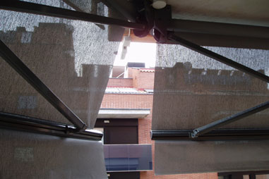 Tendals de braos invisibles. L'Encert a Sant Vicen de Castellet (Barcelona). Muntatge a tot Catalunya