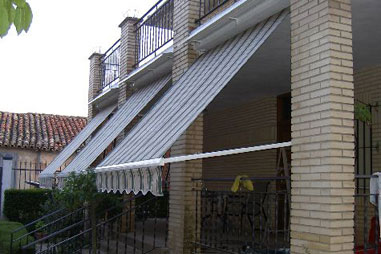 Tendals de braos: punt recta o bra projector. L'Encert a Sant Vicen de Castellet prop de Manresa (Barcelona)